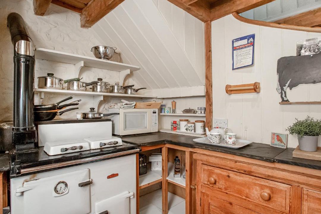 Photo of Kitchen in Helford Passage