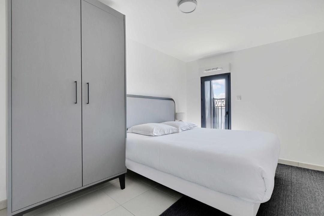 Photo of Bedroom in Suresnes