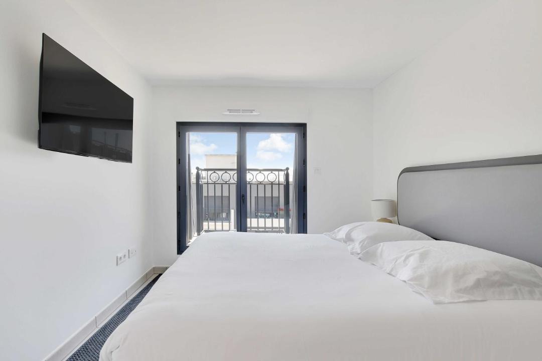 Photo of Bedroom in Suresnes