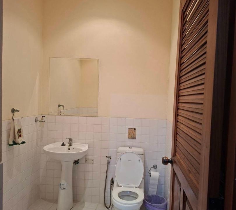 Photo of Bathroom in Pong