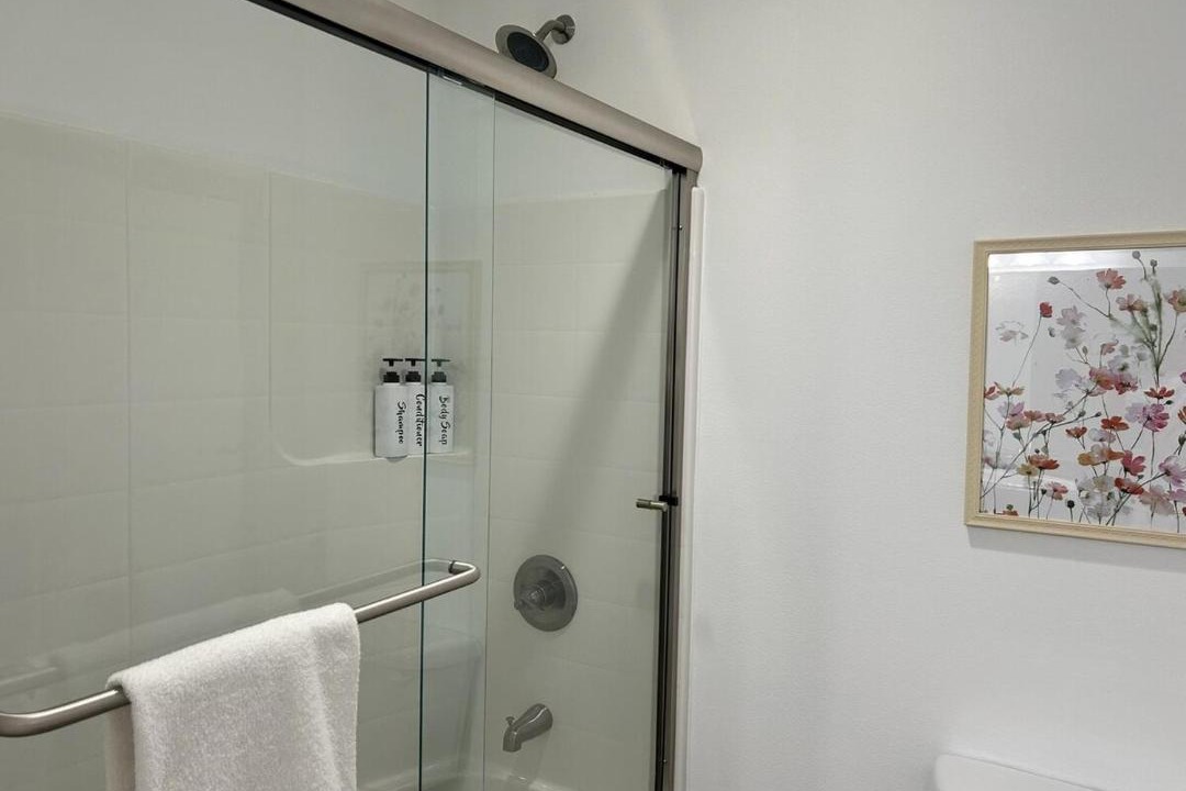Photo of Bathroom in Guide Meridian