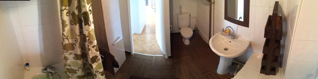Photo of Bathroom in Combat
