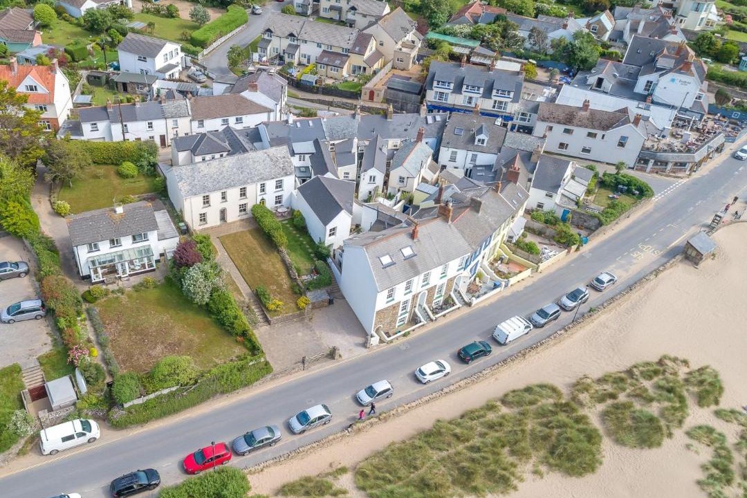 Photo of Others in Instow
