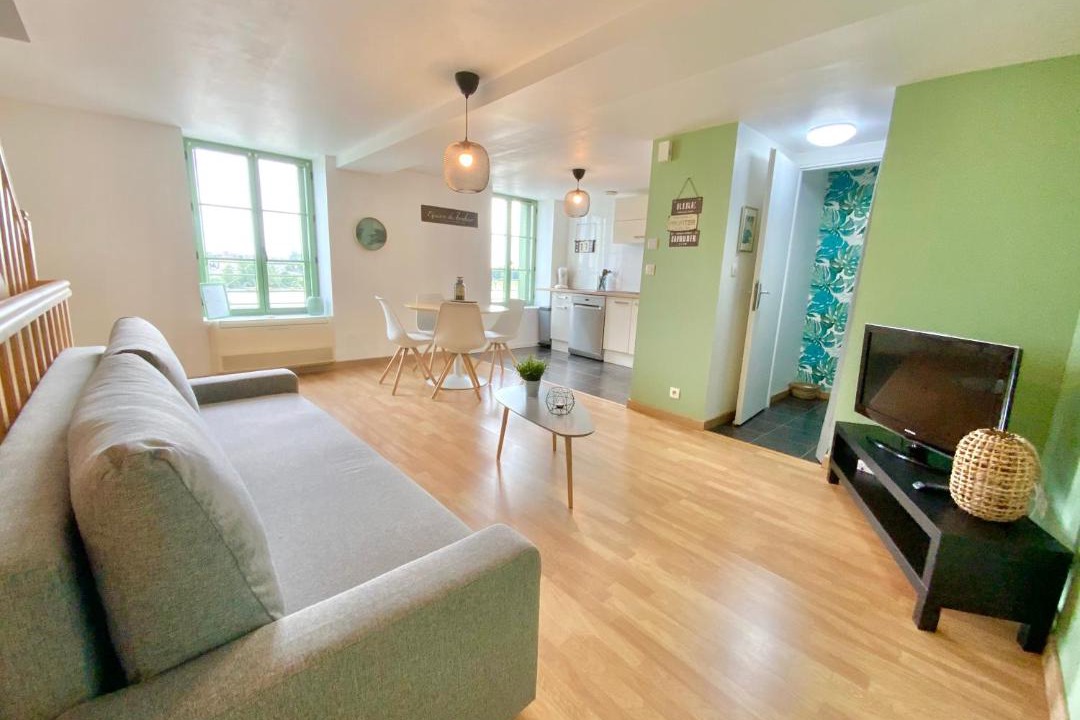 Photo of Livingroom in Saint-Denis-de-l'Hotel