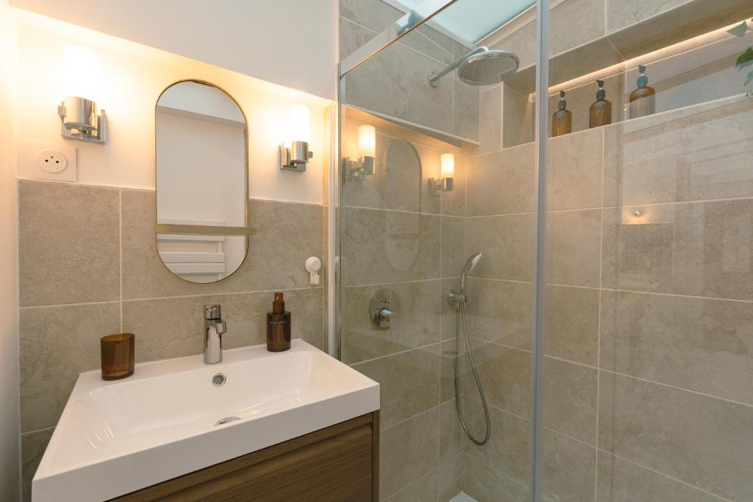 Photo of Bathroom in Combat