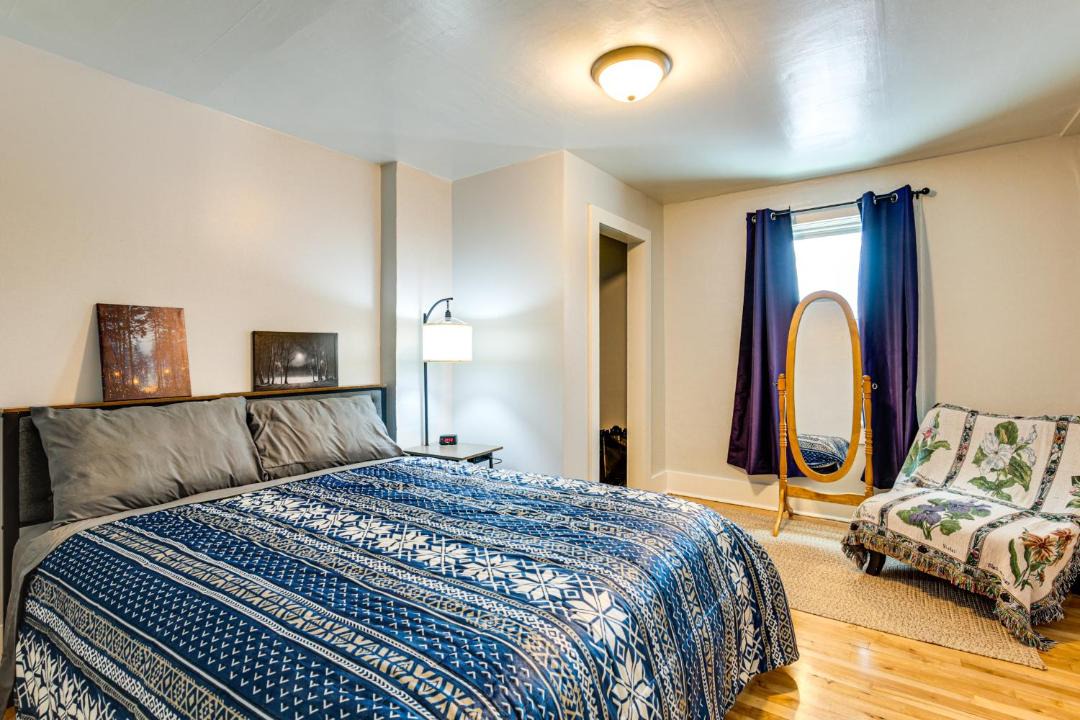 Photo of Bedroom in Calumet