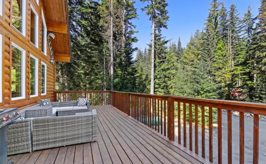 Photo of Patio Balcony in Snoqualmie Pass
