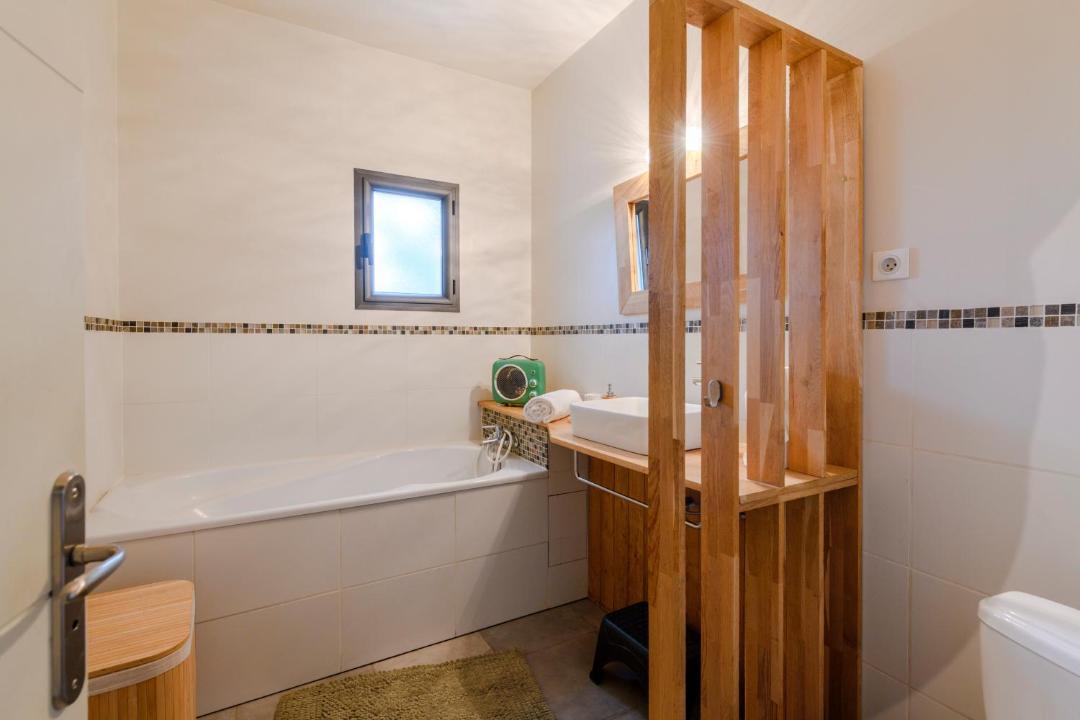 Photo of Bathroom in Labastide-de-Virac