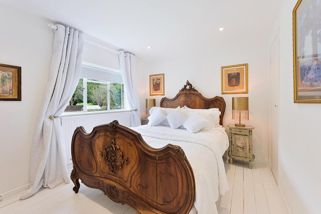Photo of Bedroom in Esher