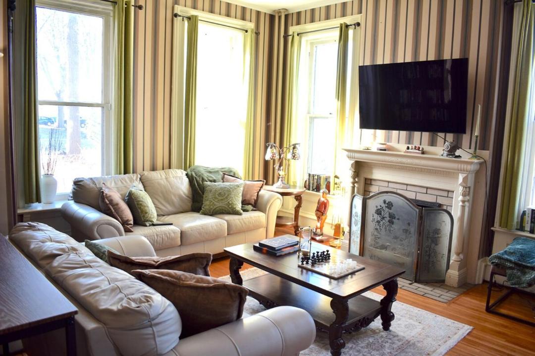 Photo of Livingroom in Bloomington