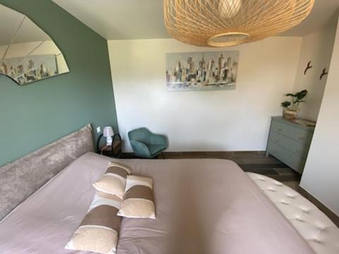 Photo of Bedroom in Portbail
