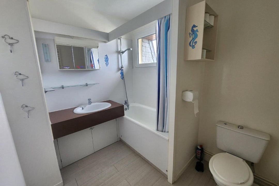 Photo of Bathroom in Courseulles-sur-Mer