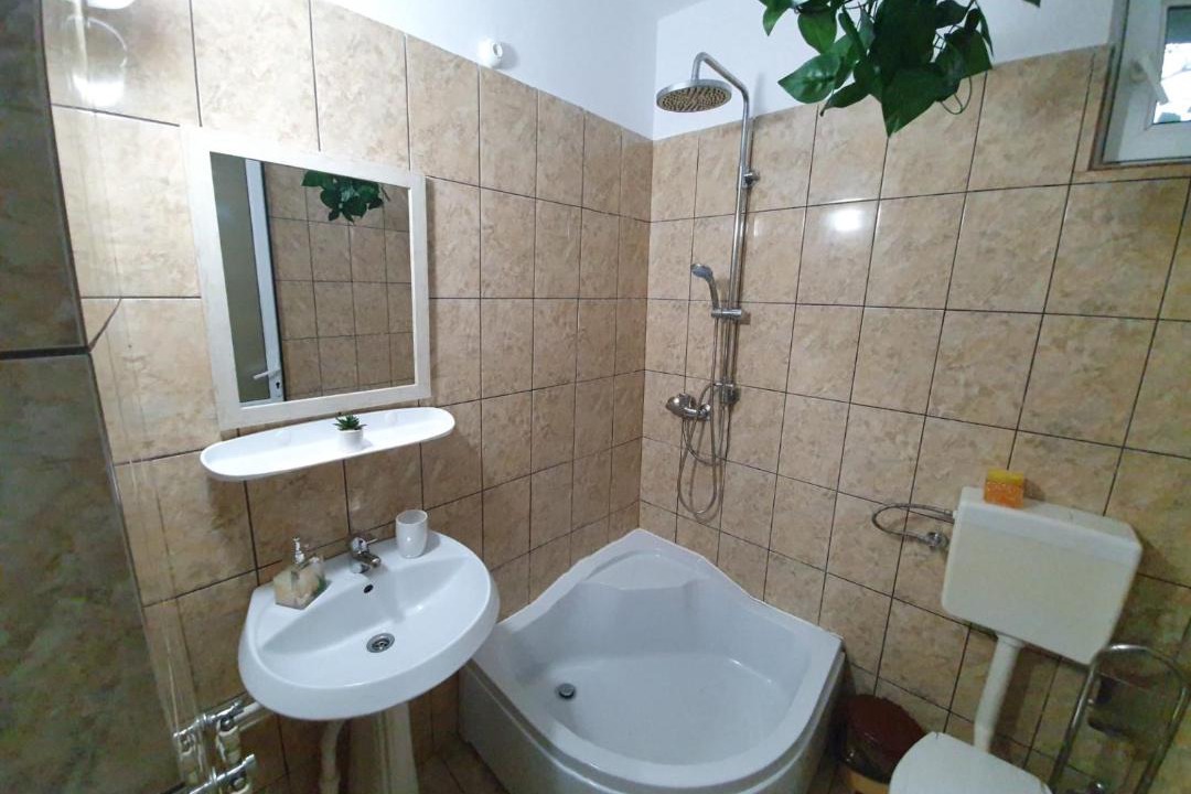 Photo of Bathroom in 2 Mai