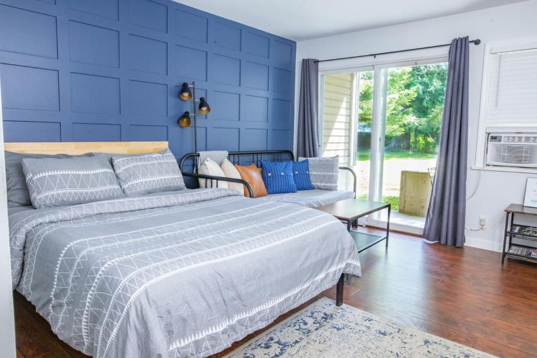 Photo of Bedroom in Harrison Hot Springs