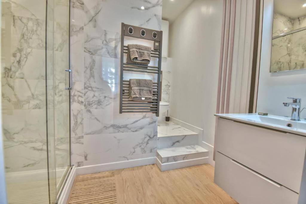 Photo of Bathroom in Maintenon