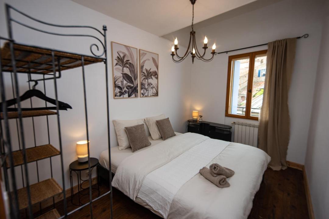 Photo of Bedroom in Montalba-le-Chateau