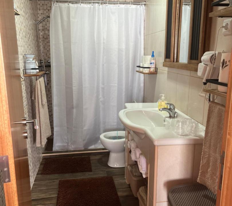 Photo of Bathroom in Calheta