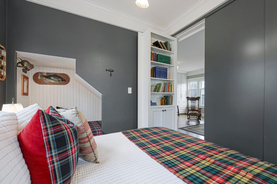 Photo of Bedroom in Black Wolf