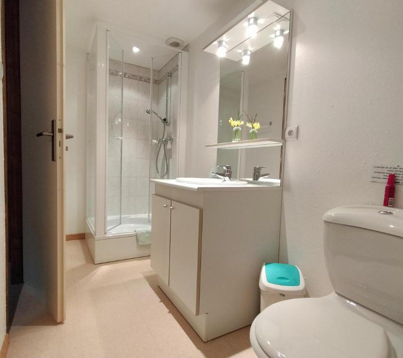 Photo of Bathroom in Servance-Miellin