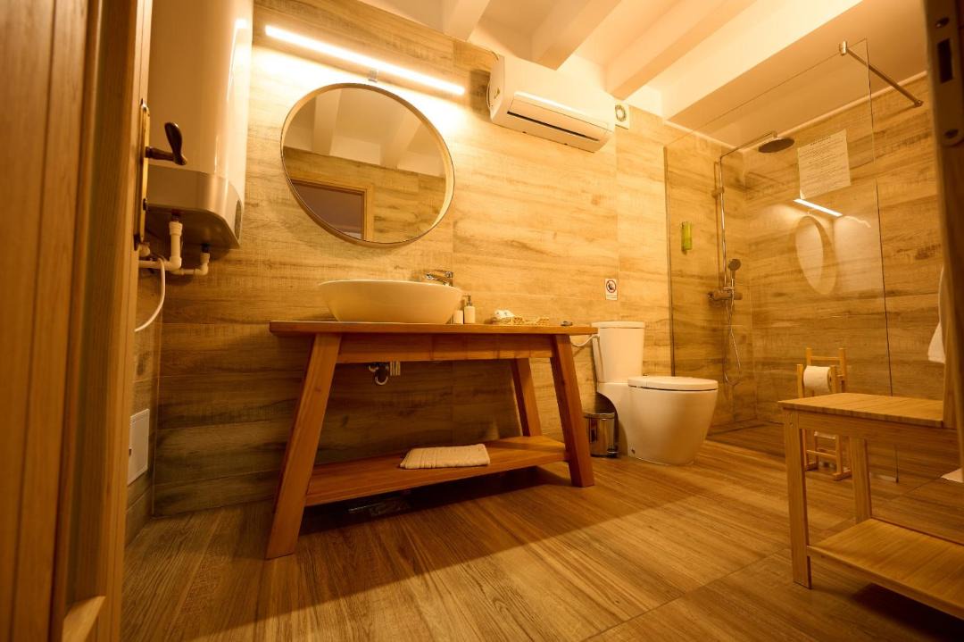 Photo of Bathroom in Crisan