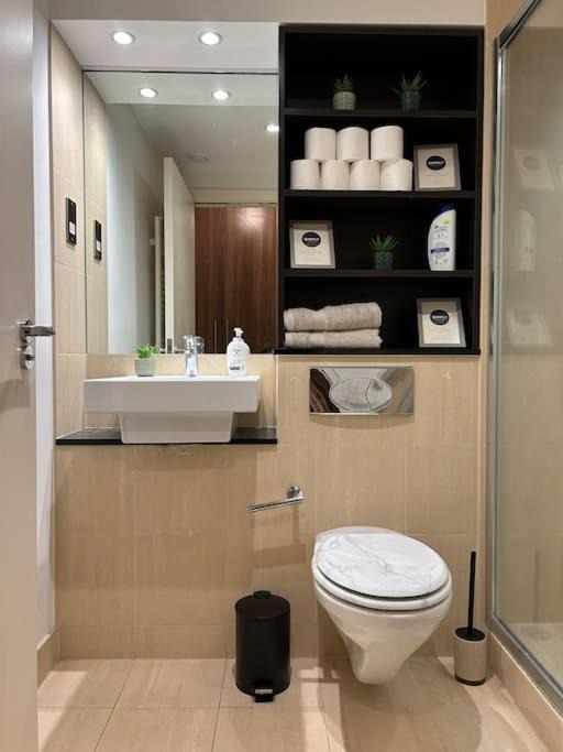 Photo of Bathroom in Island Gardens