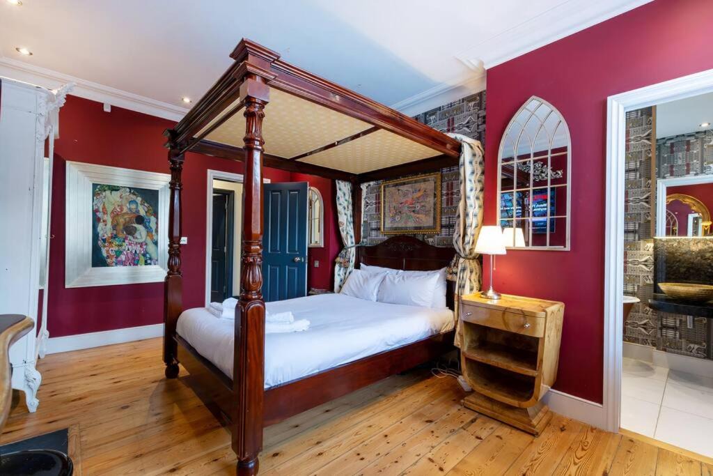 Photo of Bedroom in Bloomsbury