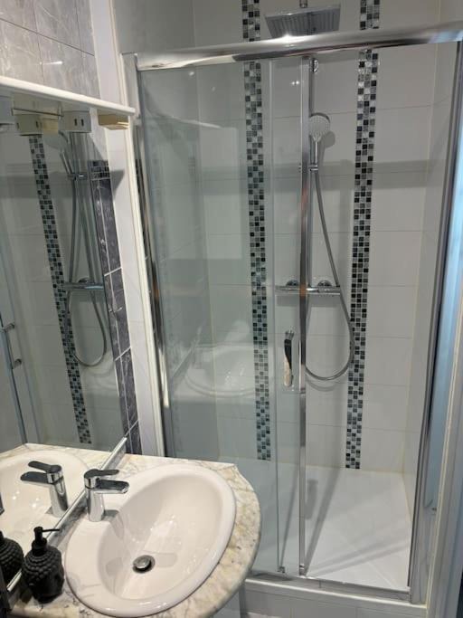 Photo of Bathroom in Malesherbes