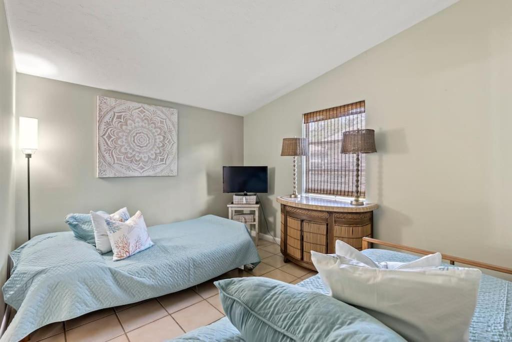 Photo of Bedroom in Gulf Gate Estates