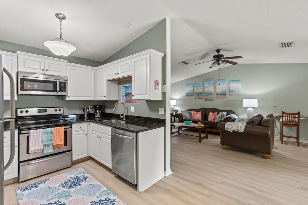 Photo of Kitchen in Gulf Gate Estates