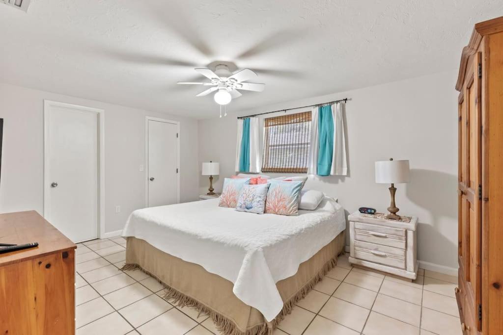 Photo of Bedroom in Gulf Gate Estates