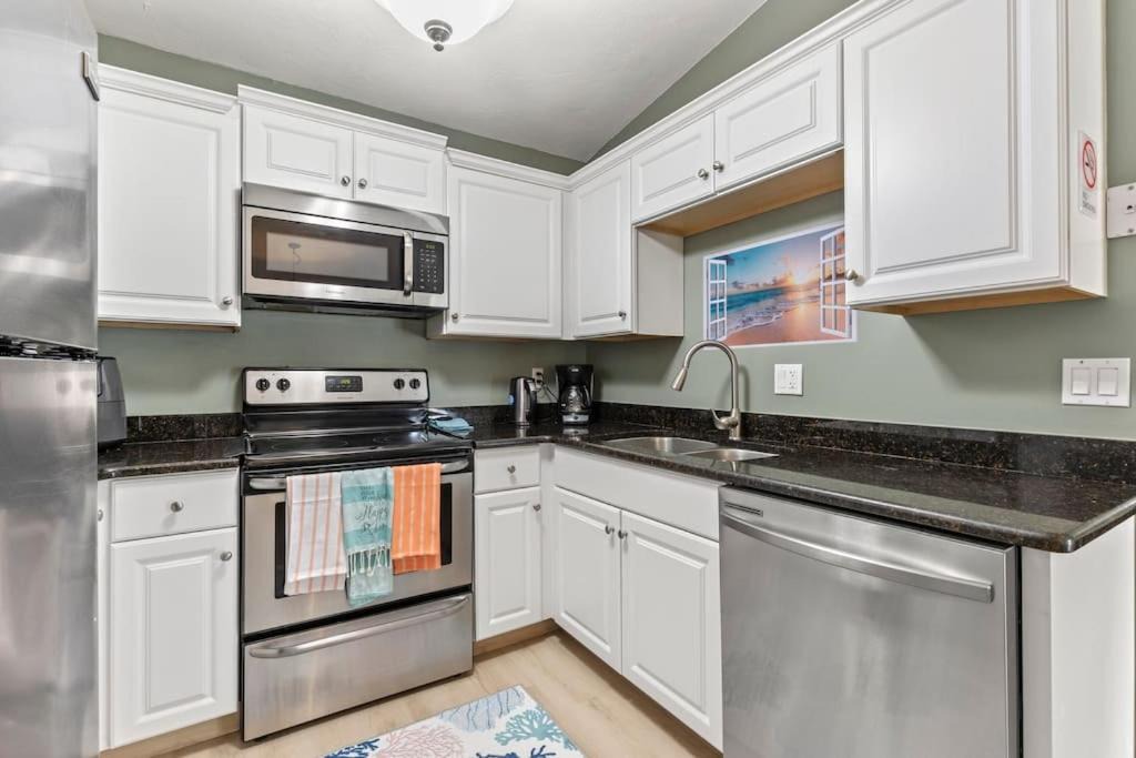 Photo of Kitchen in Gulf Gate Estates