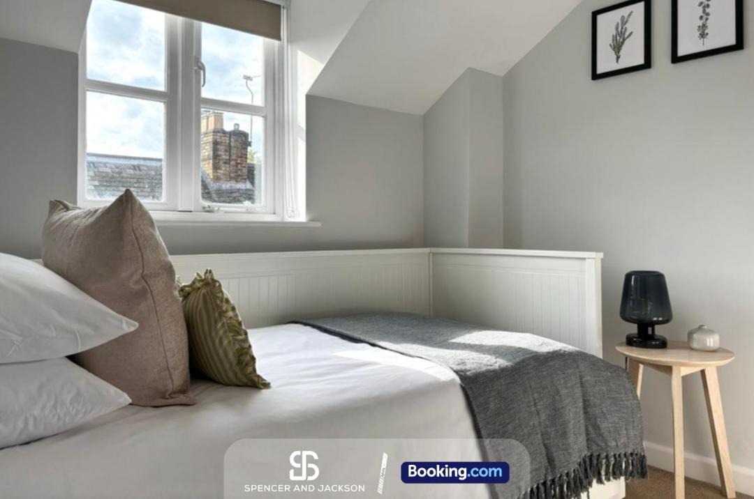 Photo of Bedroom in Oxford City Centre