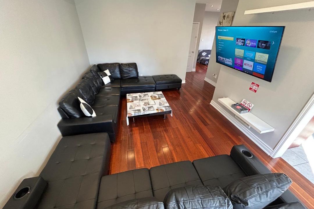 Photo of Livingroom in Ajax