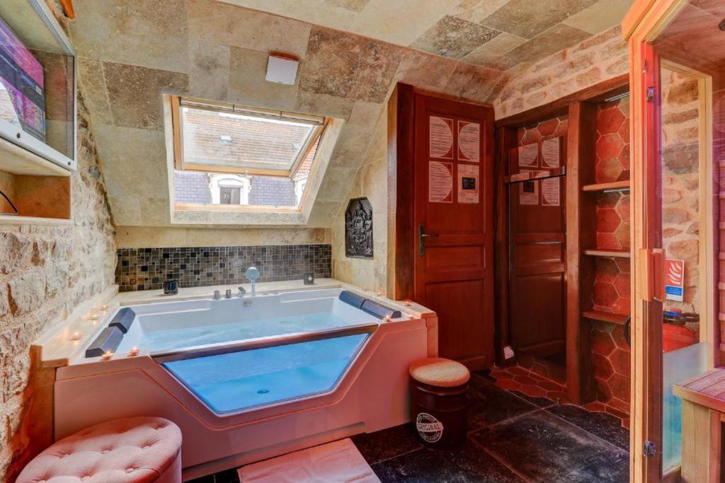 Photo of Bathroom in Faubourg-Raines