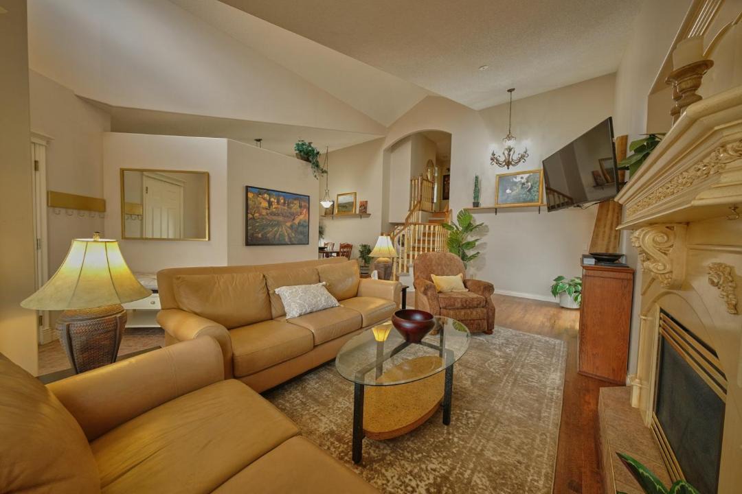 Photo of Livingroom in Arbour Lake