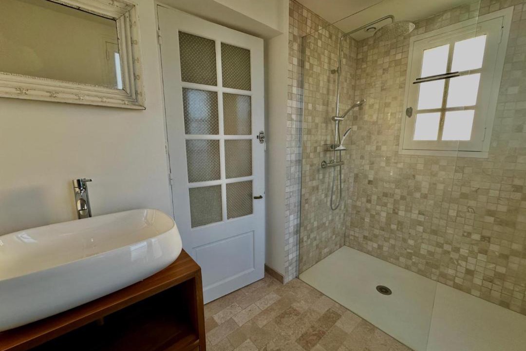 Photo of Bathroom in Tracy-sur-Mer