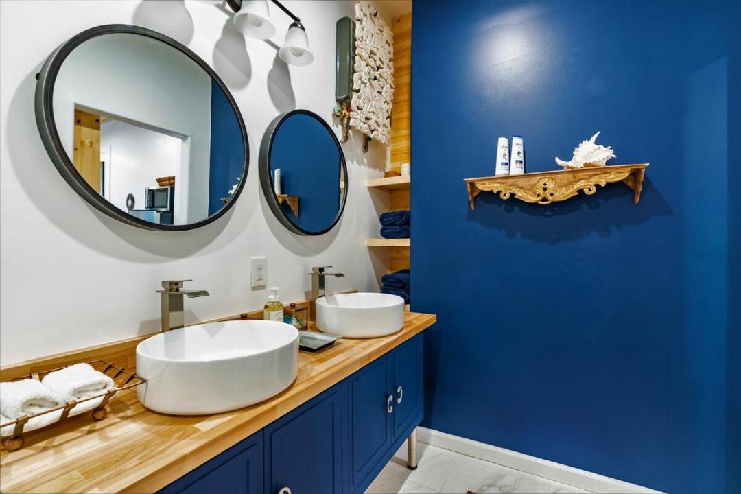 Photo of Bathroom in Indian Beach Sapphire Shores