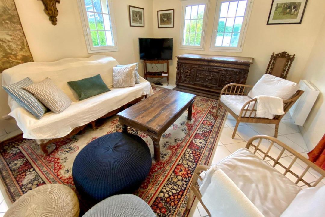 Photo of Livingroom in Reville