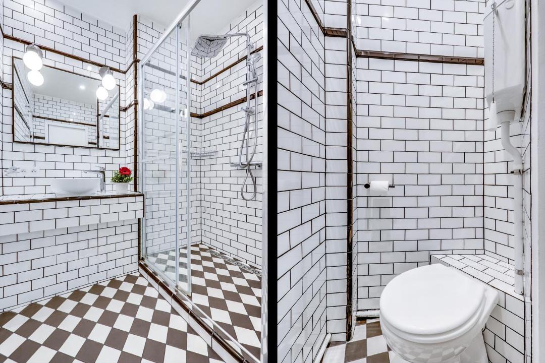 Photo of Bathroom in Combat