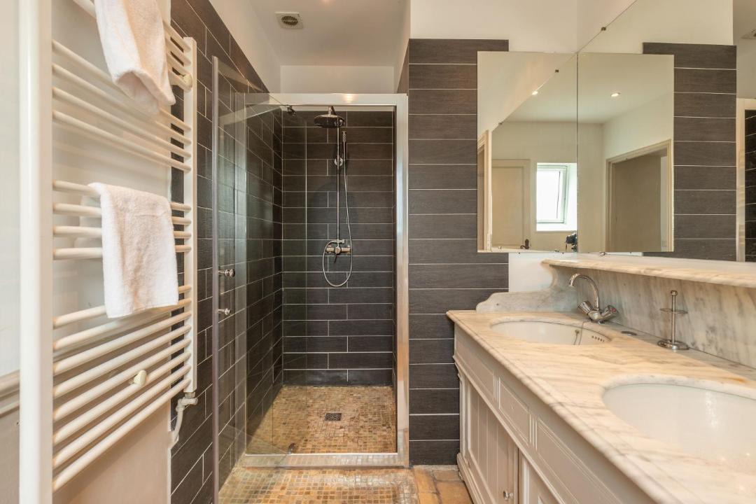 Photo of Bathroom in Neuville-aux-Bois
