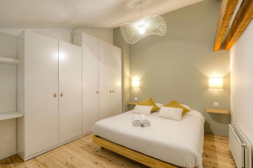 Photo of Bedroom in Voltaire - Saint Amour