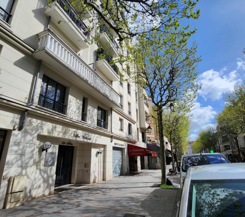 Photo of Buildings in Suresnes
