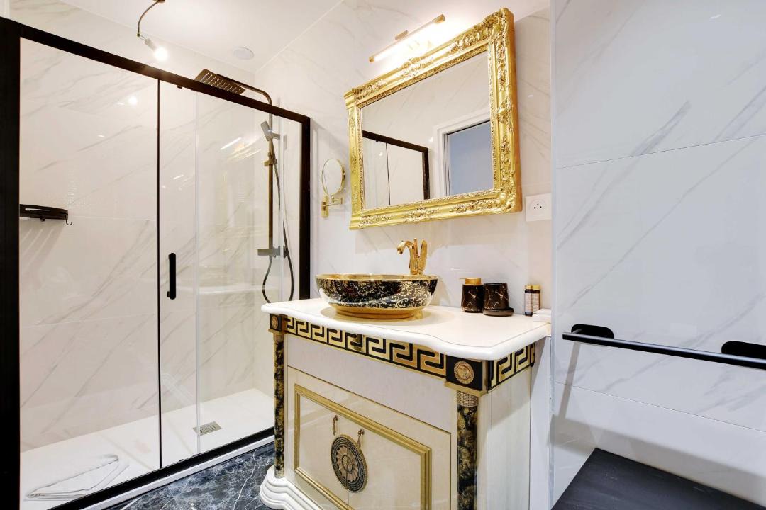 Photo of Bathroom in Chaillot