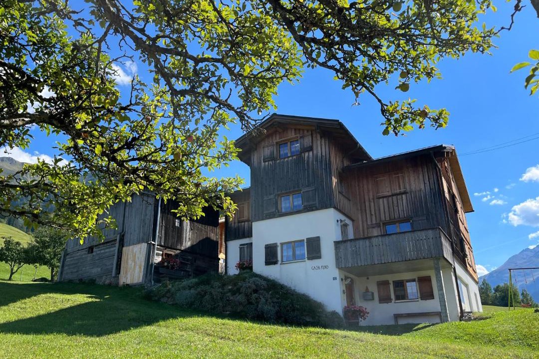 Photo of Buildings in Uors