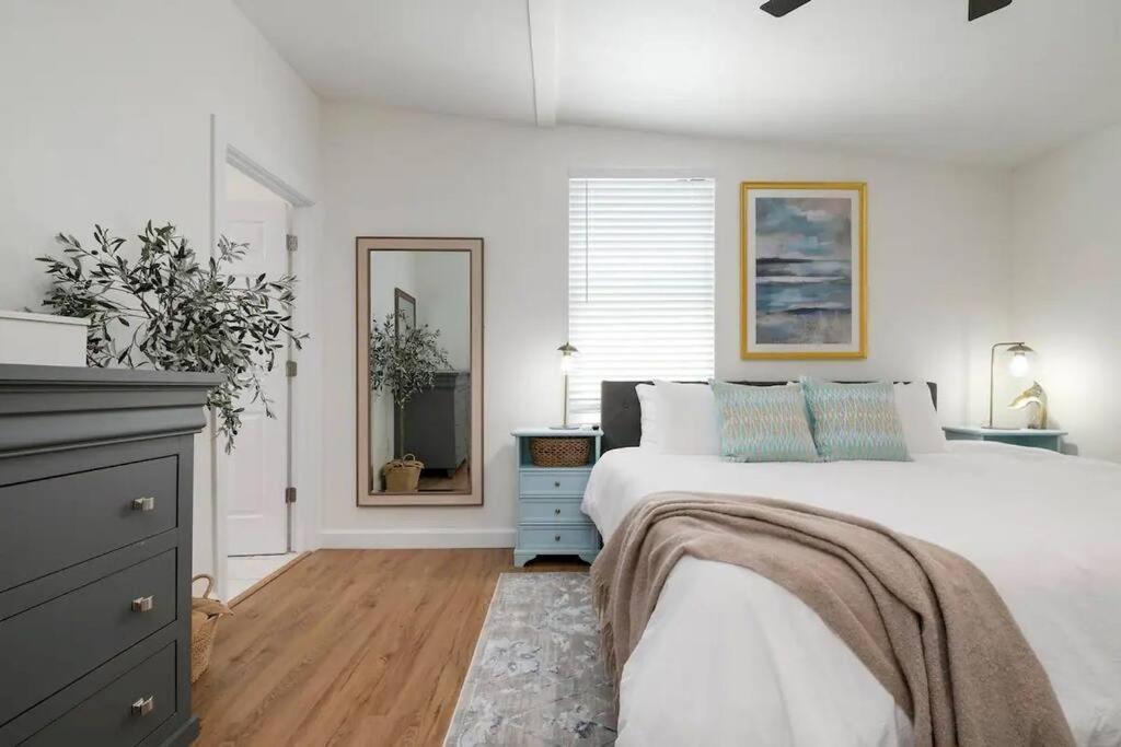 Photo of Bedroom in Riverview Estates