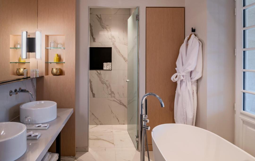Photo of Bathroom in Labarde