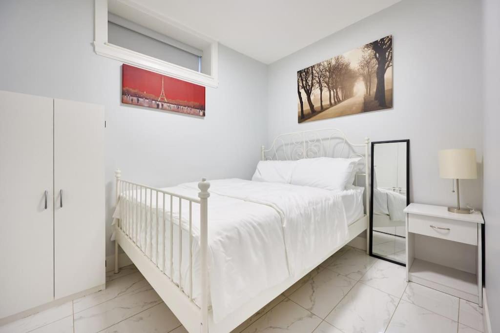Photo of Bedroom in Renfrew-Collingwood