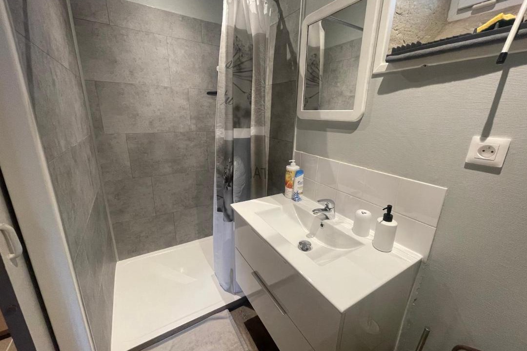 Photo of Bathroom in Commes