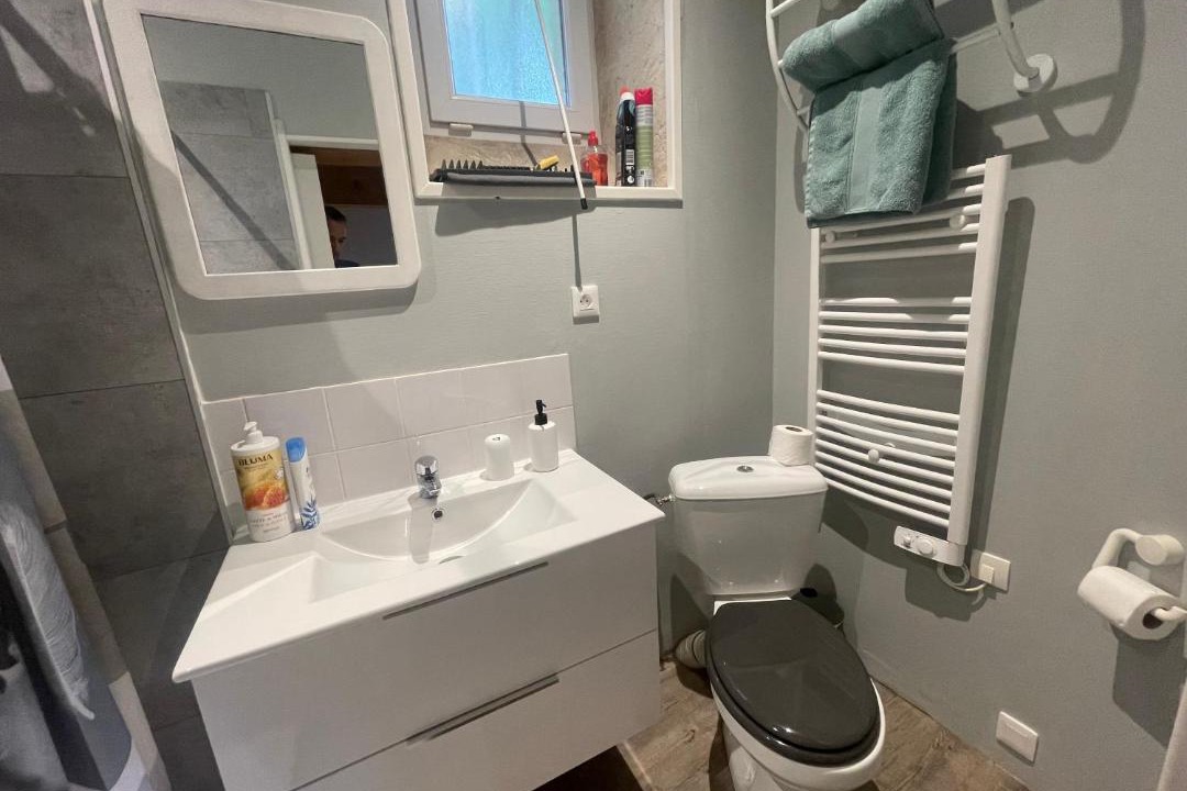 Photo of Bathroom in Commes