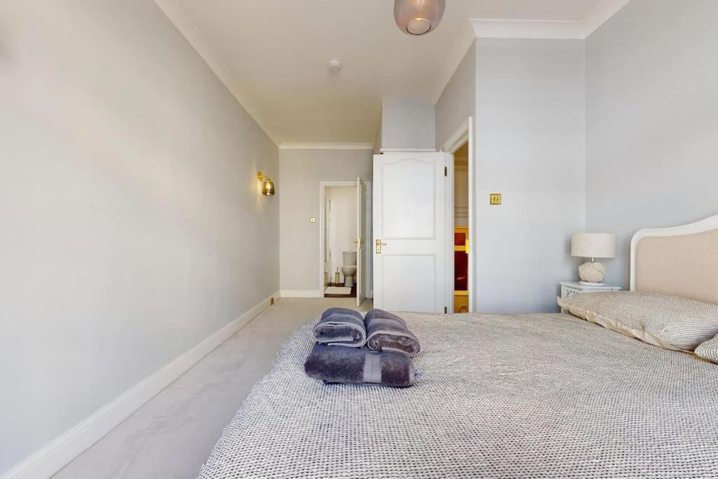 Photo of Bedroom in Brompton & Hans Town
